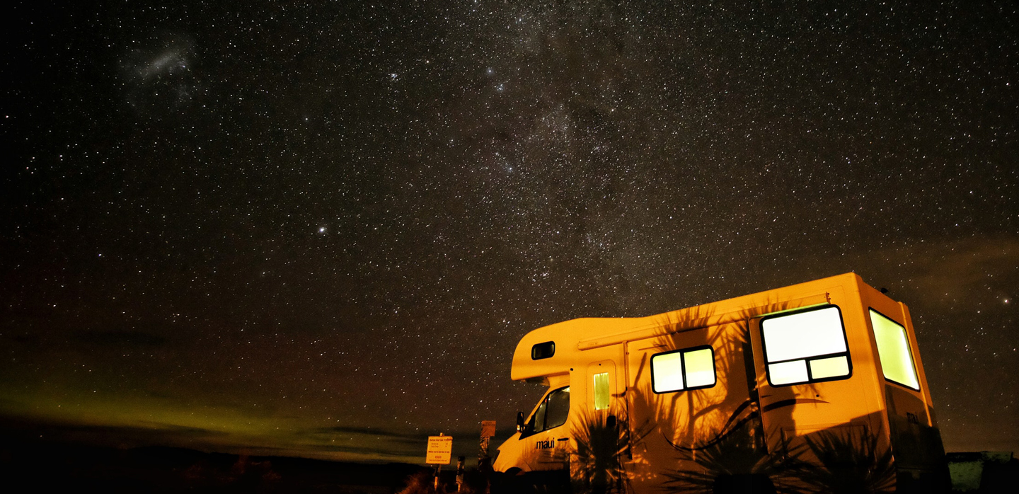 Autocaravana à noite